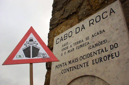 2003, Novembro - Um ano depois do naufrágio do «Prestige», a Quercus assinalou a costa portuguesa com sinais de perigo. © Luís Galrão/QUERCUS